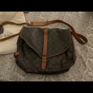 Louis Vuitton Saumur 35 Brown Messenger Bag 5238 (Authentic Pre-owned)